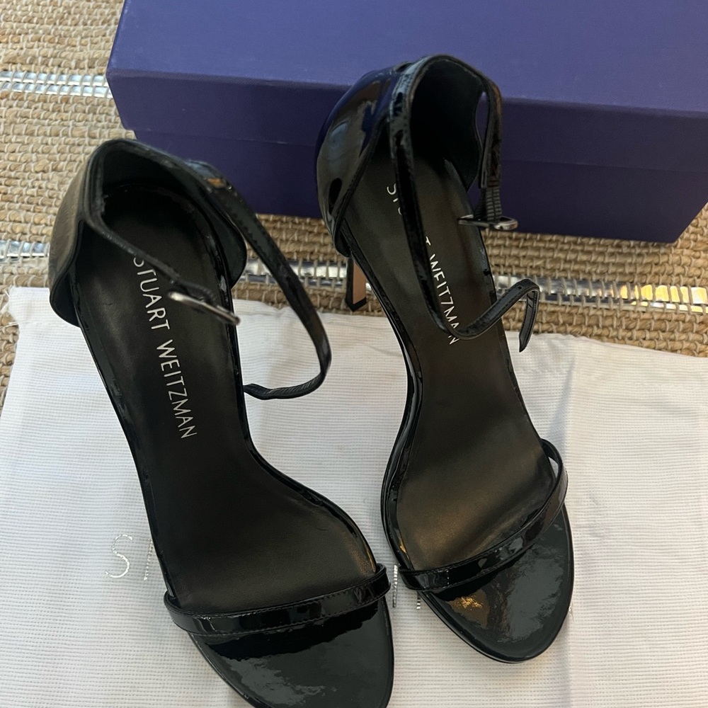 Stuart Weitzman Nudist Black Patent Heel - Picture 4 of 7